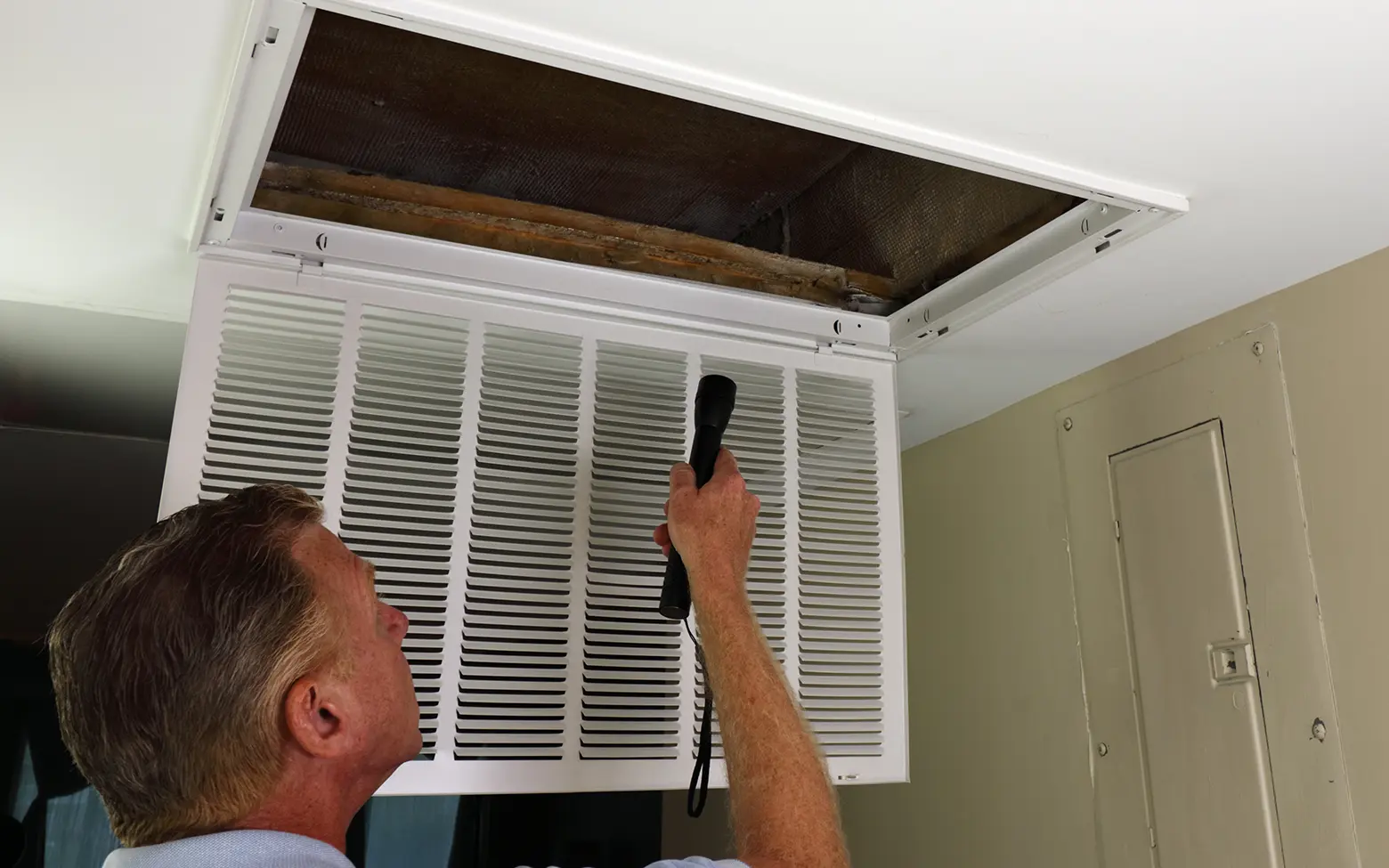 DIY Air Duct Cleaning vs. Professional Services: What You Need to Know